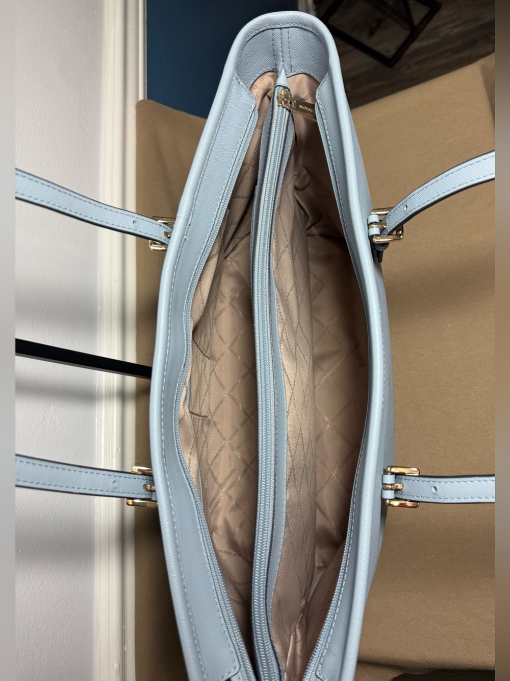 Michael Kors Jet Set Travel Large Saffiano Leather Tote Bag EUC Laptop Section - Picture 7 of 14